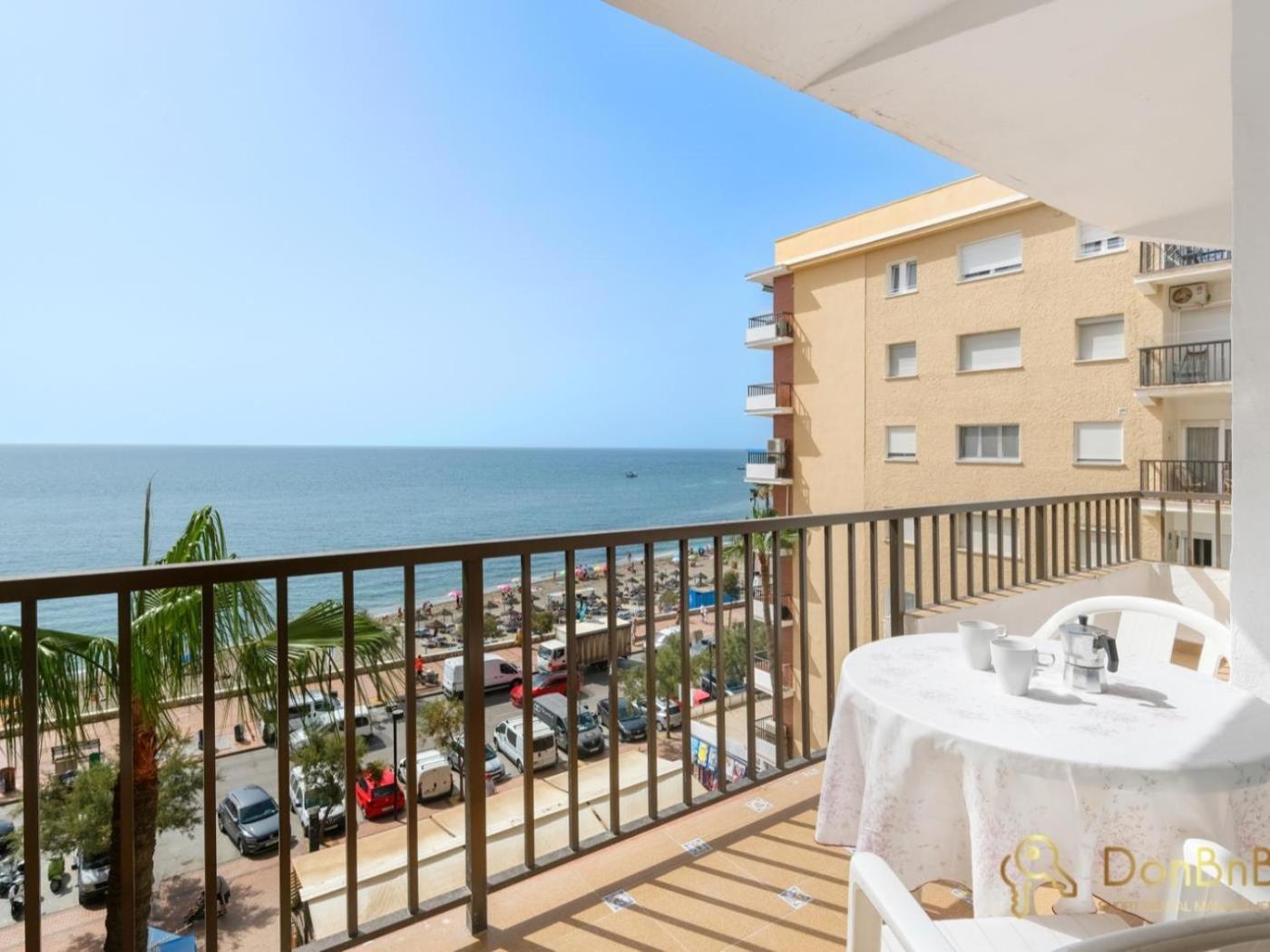 Apartamento Con Piscina En La Primera Linea De Playa De Fuengirola Room photo