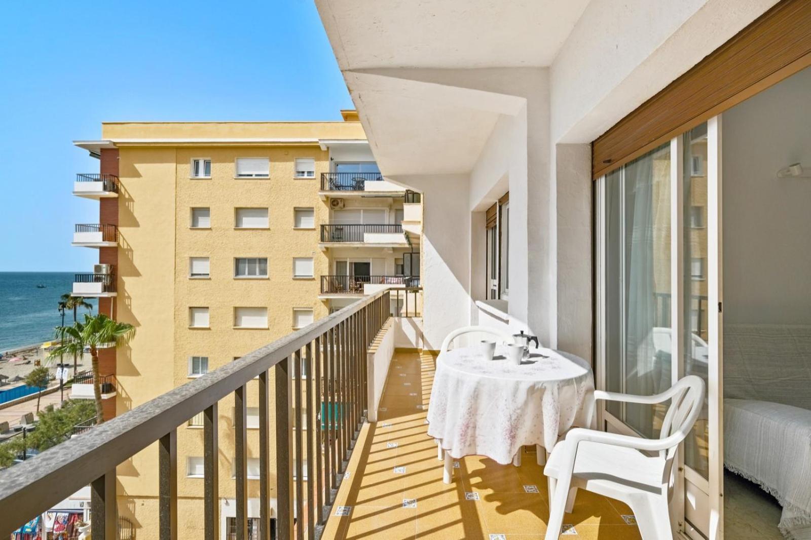 Apartamento Con Piscina En La Primera Linea De Playa De Fuengirola Exterior photo