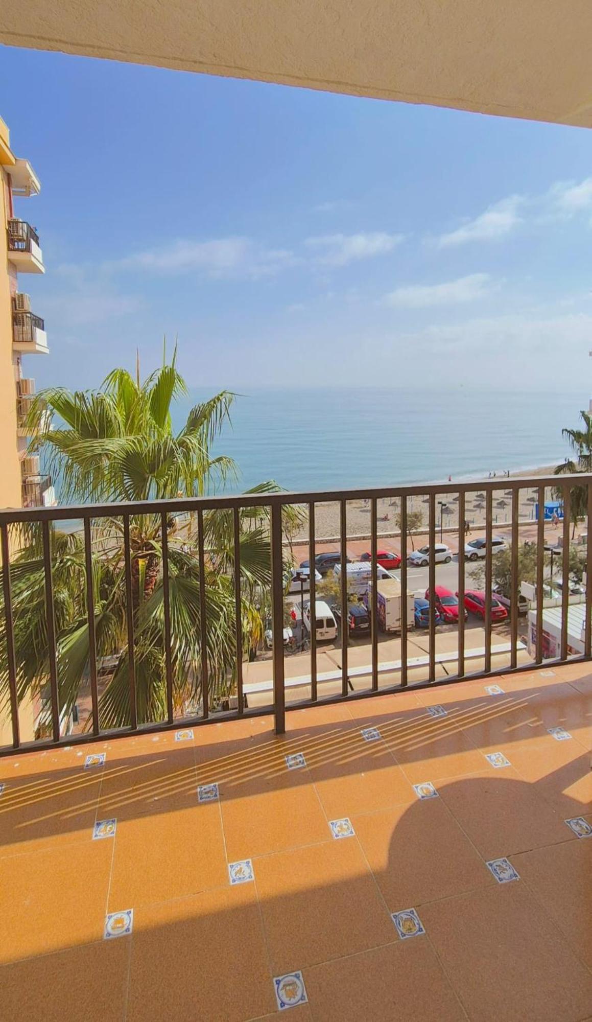 Apartamento Con Piscina En La Primera Linea De Playa De Fuengirola Exterior photo